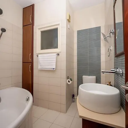 Authentic Cyprus With Rooftop Apartment