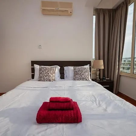Authentic Cyprus With Rooftop Apartment Larnaca
